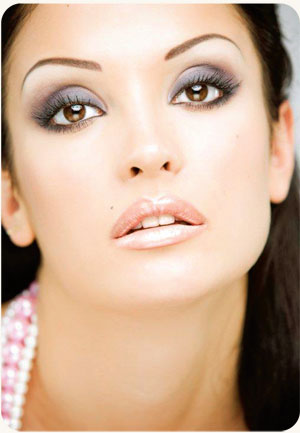 Simple  Makeup on Very Effective Color To Create Emphasis For Any Eye Color