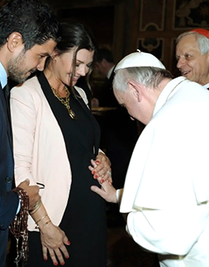 Miss USA 1996 Ali Landry gets blessing from Pope Francis