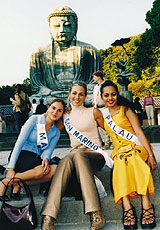 Contestants at a Buddhist shine 