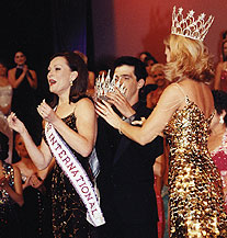 Mrs International 2002 crowning